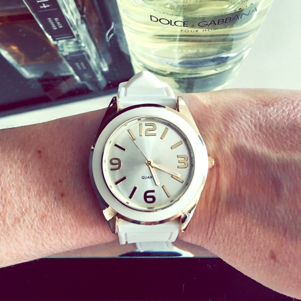 Quartz white and gold rubber watch